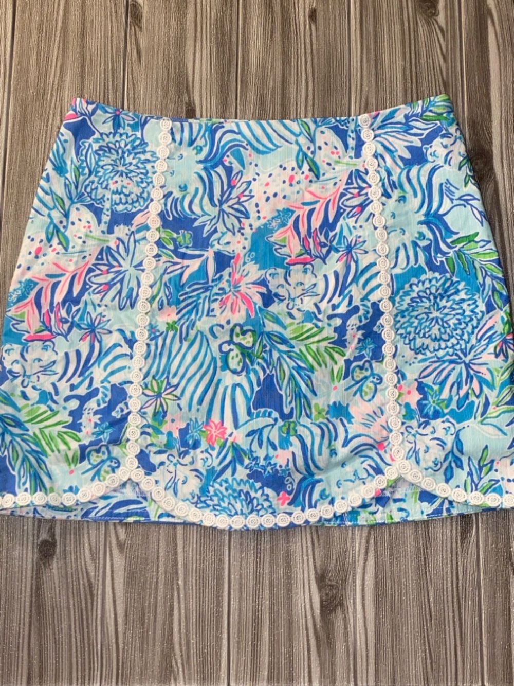 Lilly Pulitzer Blue Multi Floral Mini Skirt with Lace Trim (pre-owned)